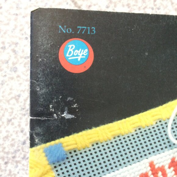 Plastic Canvas Craft Stitchery Books Bundle of 2 - Picture 12 of 13